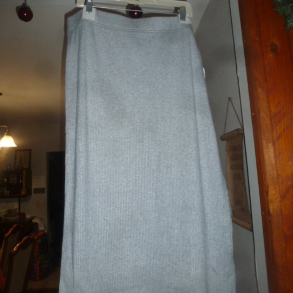 - Womens Size XL Rib Knit Skirt Pull on Elastic Waist Gray Back Slit NEW